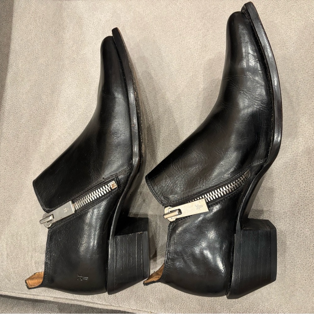 Women’s frye Black Leather Pointed Zip Ankle Boots - Picture 9 of 9